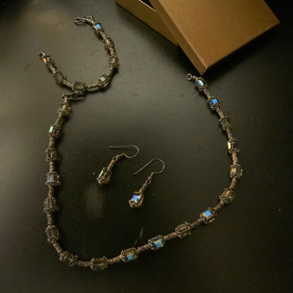 BEAUTIFUL HANDMADE NECKLACE  SET